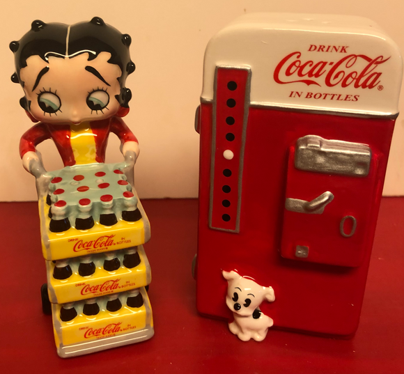Betty Boop Coke Vending Machine Salt & Pepper Set        Retired