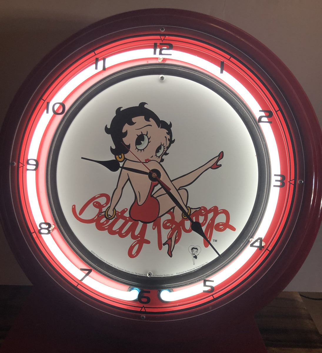 Betty Boop Red Metal Neon Wall Clock Retired Very Rare Piece