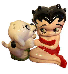 Betty and Pudgy Kiss Salt & Pepper Shakers