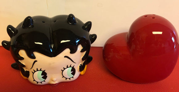 Betty Boop Head and Heart Salt and Pepper Shakers                    New
